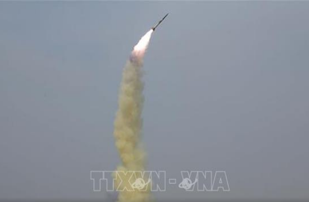 Triều Tiên thử tên lửa: Tên lửa phóng hướng ra biển Nhật Bản